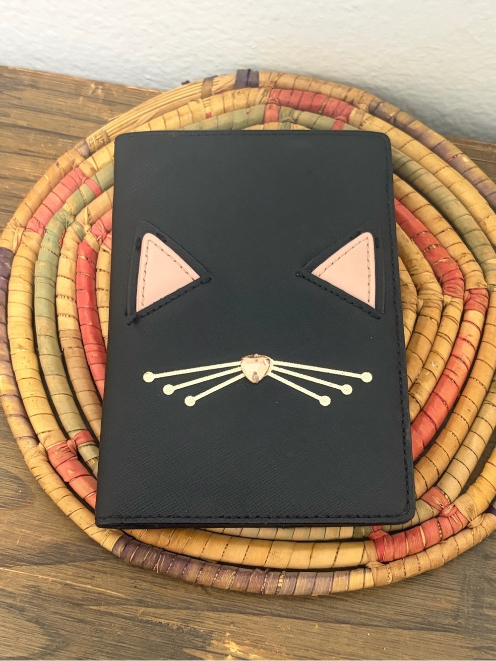Kate Spade Cat Passport Wallet - Like New - Picture 2 of 6